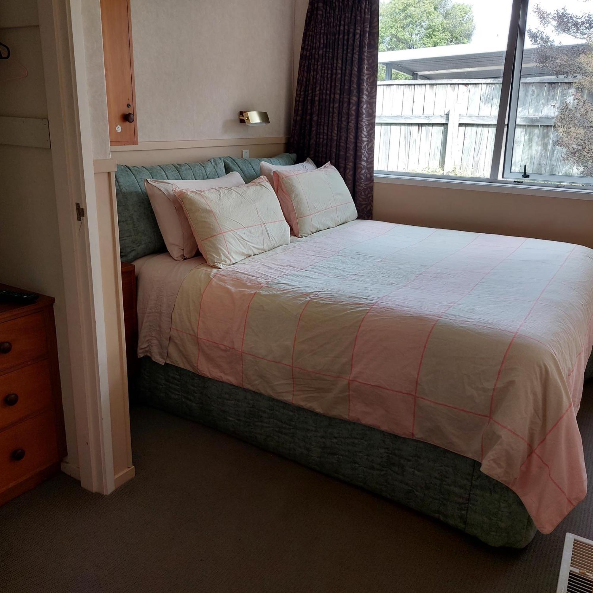 Bed And Breakfast Happy Home Taupo Accommodation Exterior photo