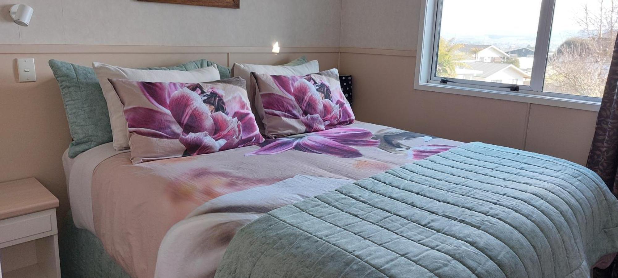 Bed And Breakfast Happy Home Taupo Accommodation Exterior photo