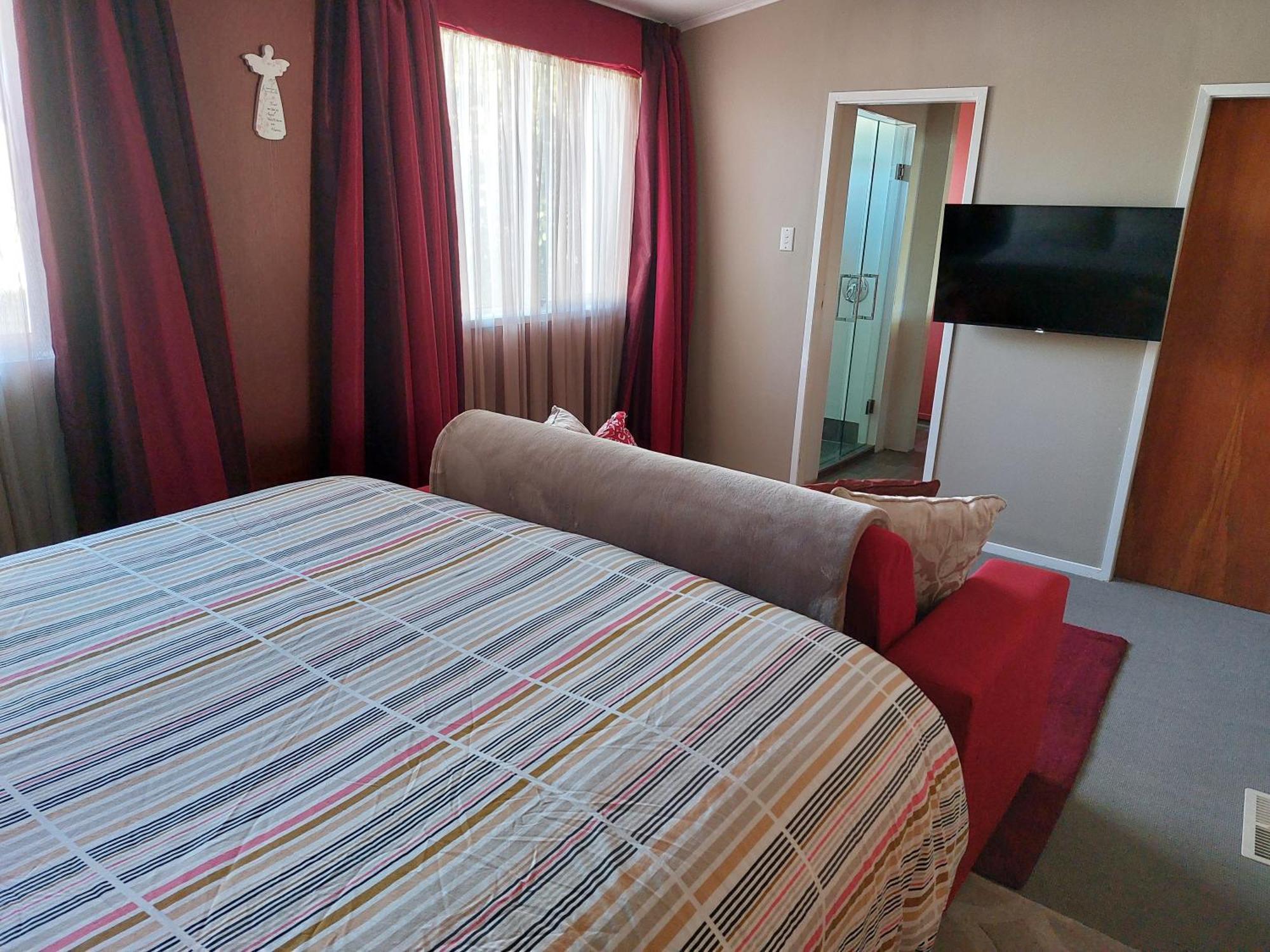 Bed And Breakfast Happy Home Taupo Accommodation Exterior photo